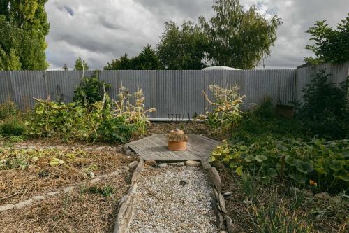 Country Garden Retreat by Tiny Away in Waipiata