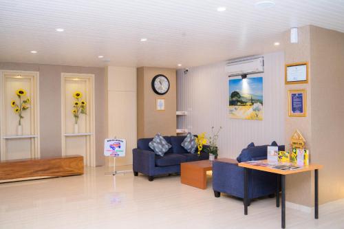 Front One Harvest Hotel Wonosobo in Wonosobo