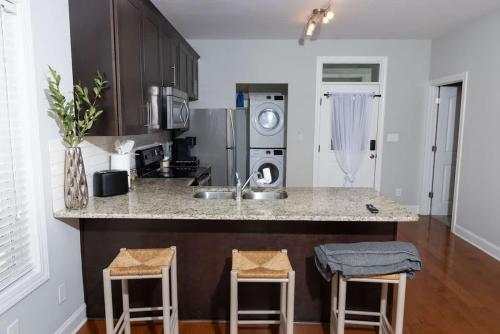 Fire Pit - 4 Min from UNC - 7 Min from Carrboro - Fast Wi-Fi in ชาเปล ฮิลล์ (NC)