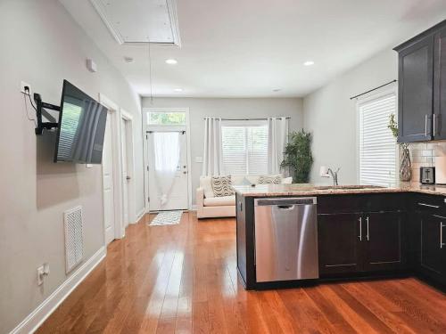 Fire Pit - 4 Min from UNC - 7 Min from Carrboro - Fast Wi-Fi in ชาเปล ฮิลล์ (NC)