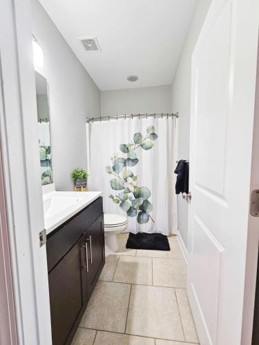 Fire Pit - 4 Min from UNC - 7 Min from Carrboro - Fast Wi-Fi in ชาเปล ฮิลล์ (NC)