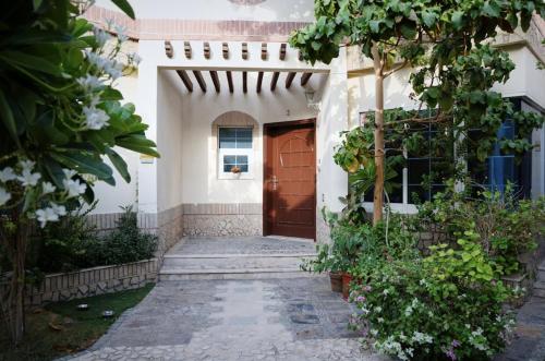 Emirati Stay Comfort & Local Charm Villas - 3, Dubai