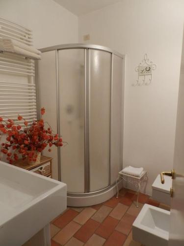 B&B Vicolo del Lupo Located in Spagna, B&B Vicolo del Lupo is a perfect starting point from which to explore Rome. The hotel has everything you need for a comfortable stay. Free Wi-Fi in all rooms, luggage storage, room 