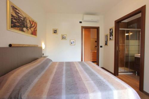 B&B Holidays Artisti - Tap to explore photos
