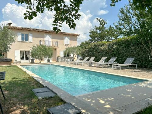 Modern Provençal Villa At The Forest's Edge