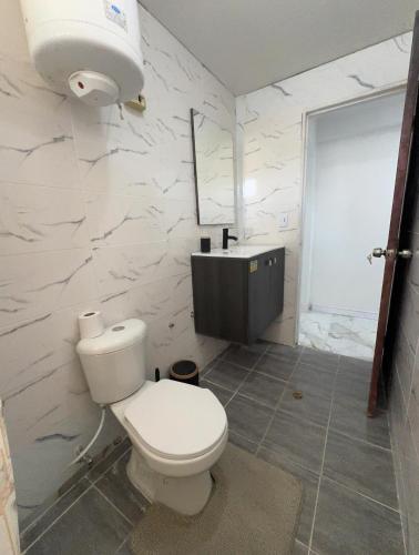 浴室, Apartamento Remodelado en Sabana Grande in Parroquia El Recreo