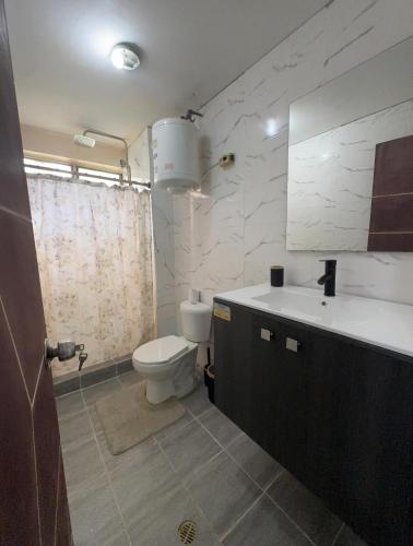 浴室, Apartamento Remodelado en Sabana Grande in Parroquia El Recreo