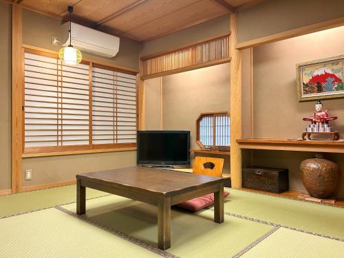 room detail thumbnail 1