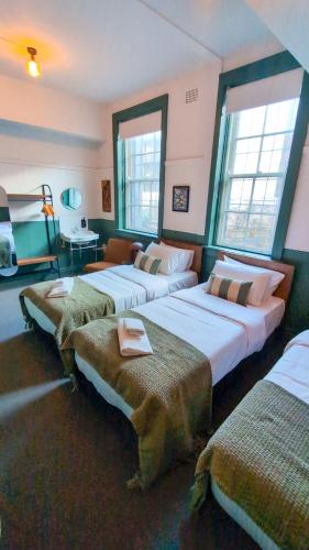 room detail thumbnail 1