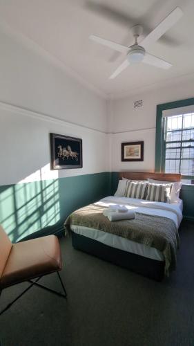 room detail thumbnail 2