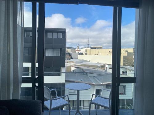 Lovely apartment with skytower views and car park, Auckland (photo 10)