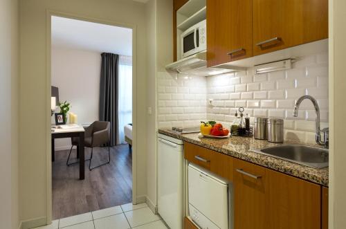 Citadines Montmartre Paris - image 11