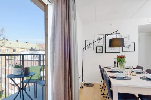 ザ アパートメンツ カンパニー - マヨールストゥーエン