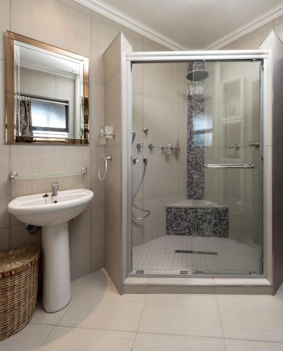 Dungbeetle River Lodge