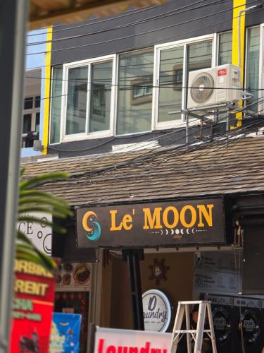 Le Moon
