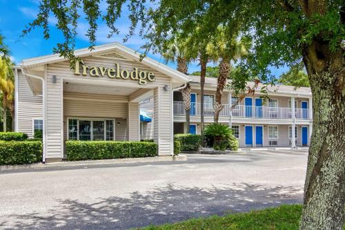 Travelodge Suites by Wyndham MacClenny - 숙소 외관