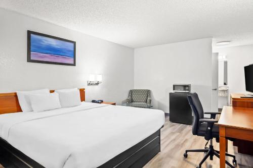 Travelodge Suites by Wyndham MacClenny