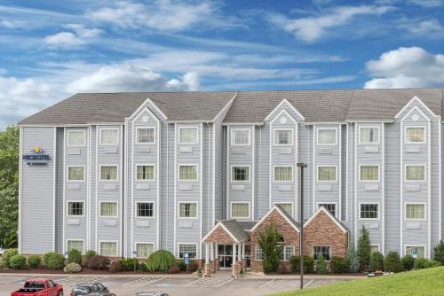 . Microtel Inn & Suites by Wyndham Waynesburg