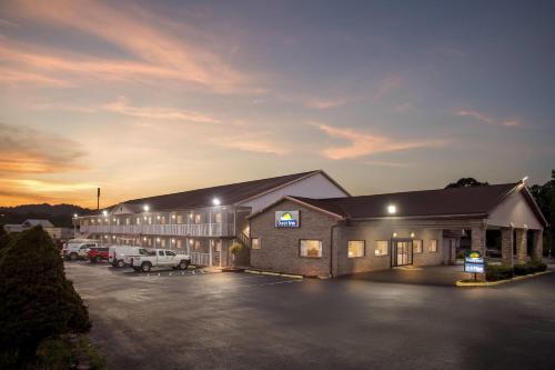 Days Inn by Wyndham Huntington - image 7