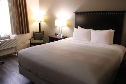 Econo Lodge Gunnison - image 12