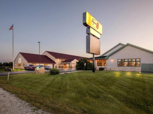 Super 8 by Wyndham Sturtevant Racine in Sturtevant, USA
