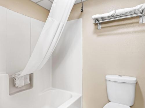 Quality Inn -Sturtevant - image 9