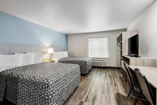 WoodSpring Suites Sumter near Shaw AFB - image 6
