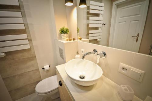One-Bedroom Apartment image 1