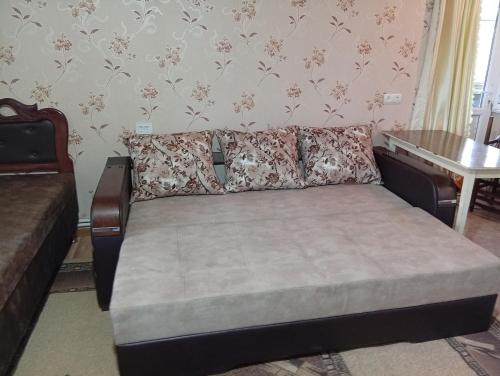 Anush in Сісіан