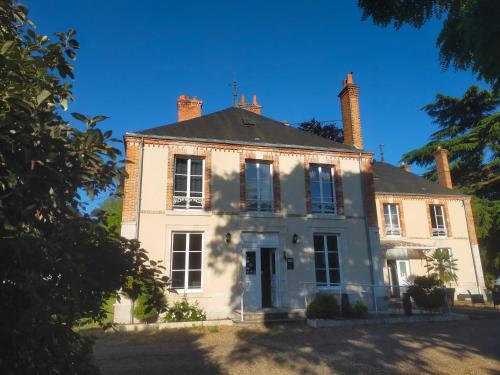 . Logis Hotels Restaurants- Villa des Bordes