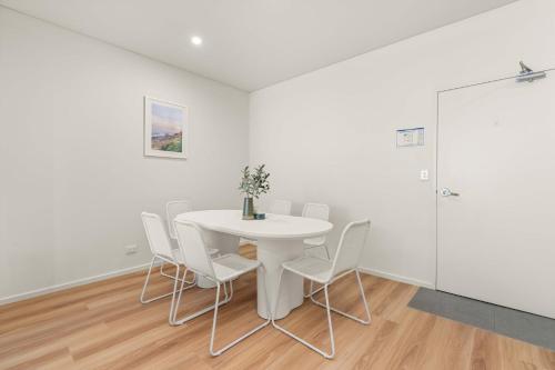 150m to Surf Beach - Central Location - 2BR in Kiama