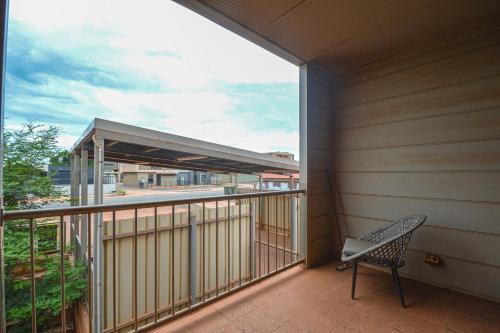 Contemporary Crib Generous 1x1 in 黑德蘭港