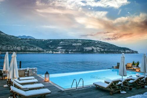 Εn Plo Luxury Suites - Neon Oitilon Εn Plo Luxury Suites - Neon Oitilon