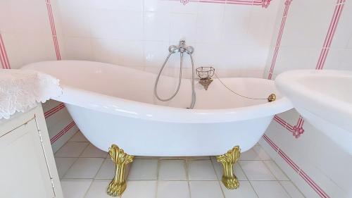 Fürdőszoba, Maison de village, Accès cascade et rivière (Maison de village, Acces cascade et riviere) in Sillans La Cascade