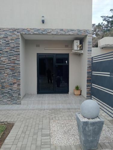 Beautiful Studio Apartment with backup and Fast WiFi in Chelston