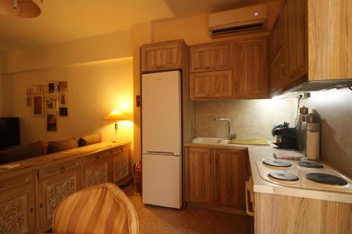 Charming Seaside Flat in Chalkoutsi (Attiki)