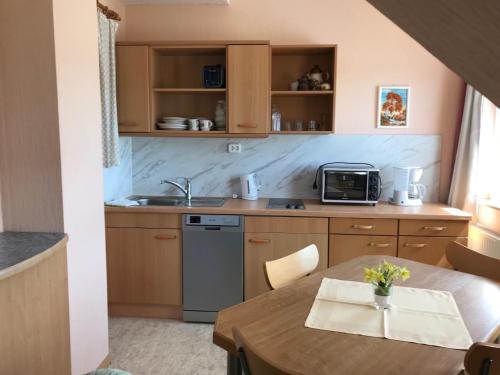 Konyha, Large detached holiday home in Hesse with private garden and terrace in Homberg (Efze)