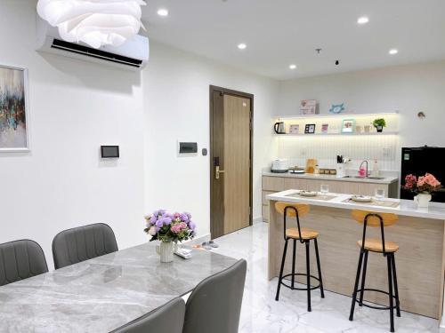 Phong Linh Homestay 30 apartments Vinhomes Grand Park in District 9