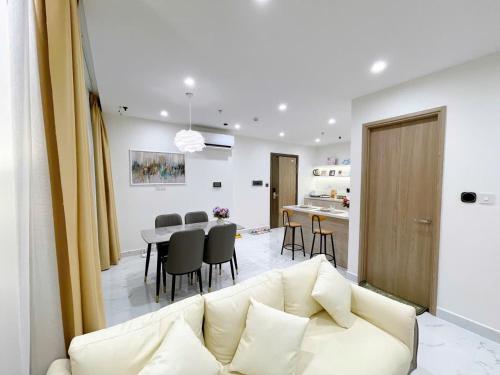Phong Linh Homestay 30 apartments Vinhomes Grand Park in District 9