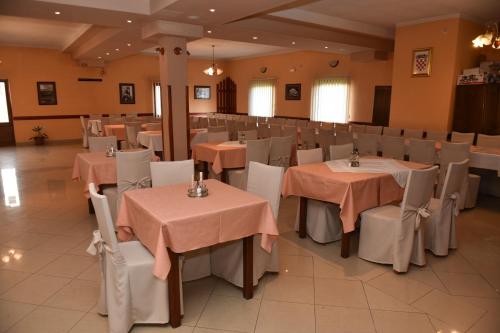 Food and beverages, Bistro Kristina in Perušić
