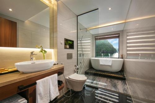 room detail thumbnail 2