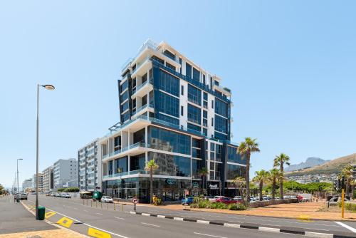 Luxury Retreat with Scenic Balcony - image 6
