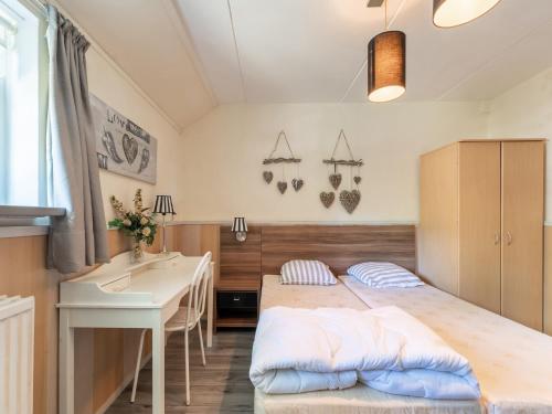  Attractive farmhouse in Giethoorn with garden in Giethoorn