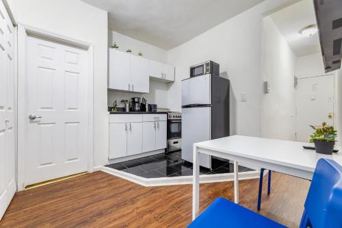 Hidden Cozy 2BD apartment In Manhattan in New York, USA