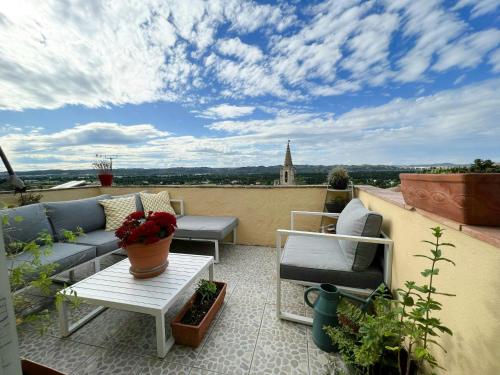 外部景觀, Medieval Convent Home In Provencal Village in 巴邦塔納