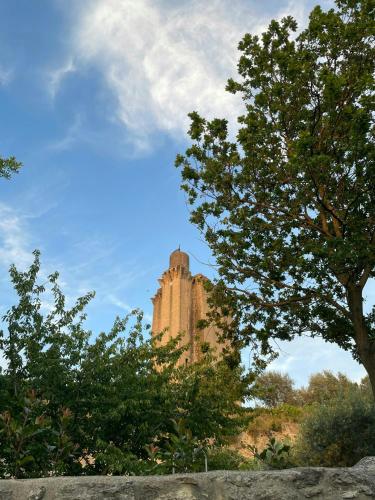 外部景觀, Medieval Convent Home In Provencal Village in 巴邦塔納