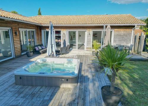 Contemporary House Near Landes Beaches