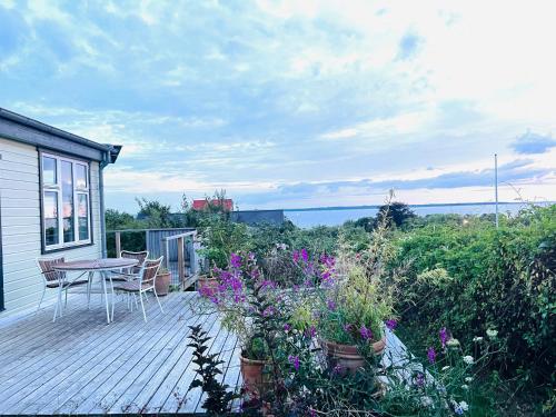 ทัศนียภาพภายนอกโรงแรม, Wooden House With Fjord Views In Hundested in ฮันเดอสเทด