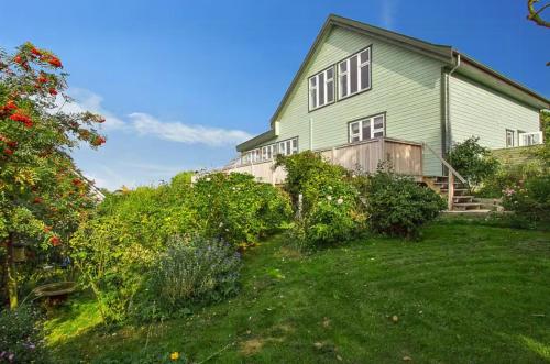 ทัศนียภาพภายนอกโรงแรม, Wooden House With Fjord Views In Hundested in ฮันเดอสเทด