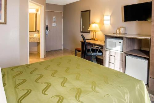 Quality Inn Moriarty - image 6